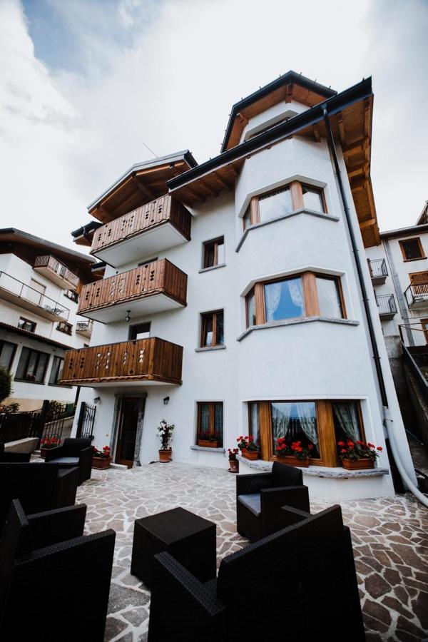 Atelier Della Montagna Acomodação com café da manhã Zambla Alta Exterior foto